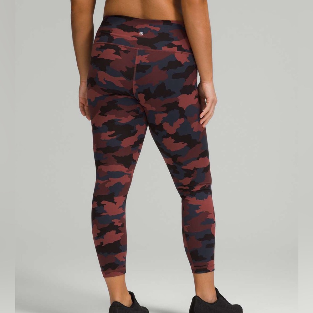 NWOT / Lululemon Wunder Train High-Rise Tight 25"